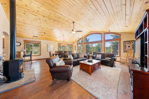 Dawn Retreat by Tahoe Getaways - Tahoe Donner with Mtn Views, Pet-Friendly & HOA Amenities! Truckee